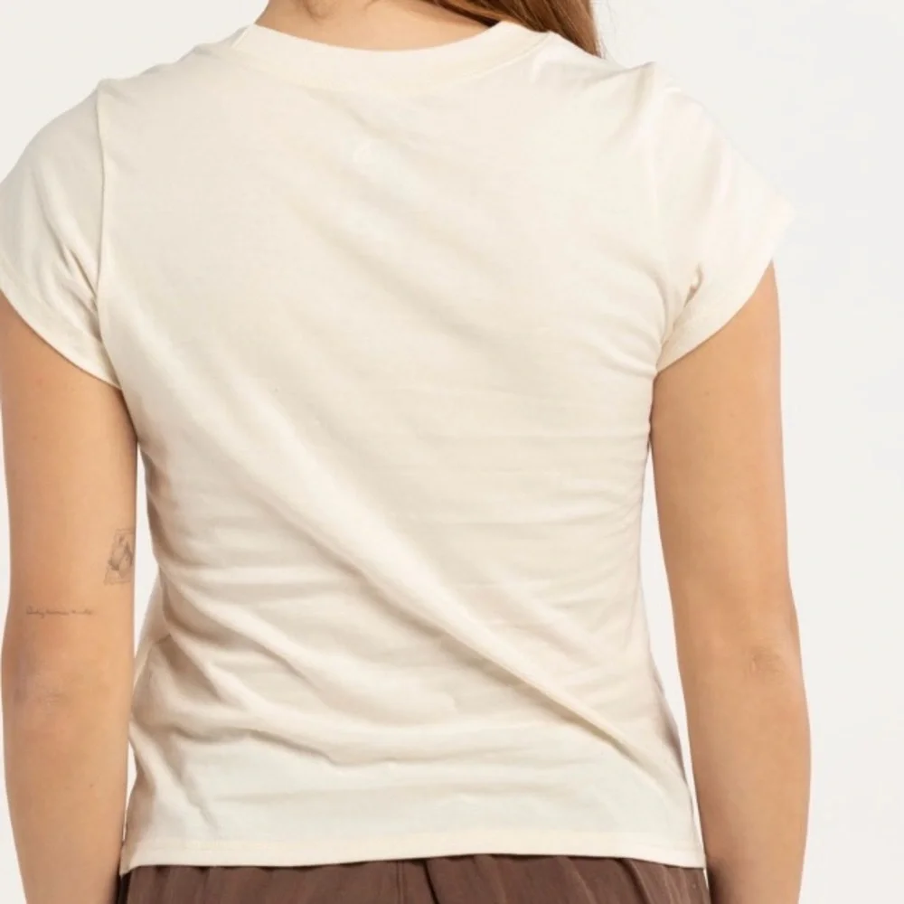 NWT The North Face Women’s Earth Day Slim Cutie Tee - Picture 4 of 13